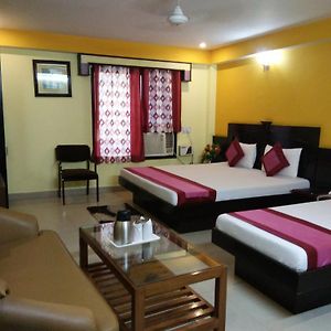 Hotel Su Shree Continental 5 Minutes Walk From New Delhi Railway Station